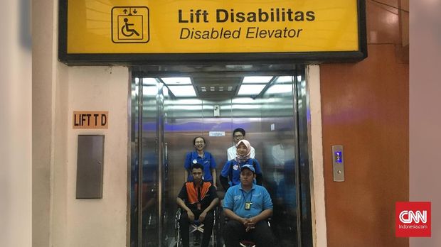 Pihak Bandara Soekarno-Hatta menyiapkan dua rencana dalam kedatangan dan keberangkatan atlet dengan kursi roda.