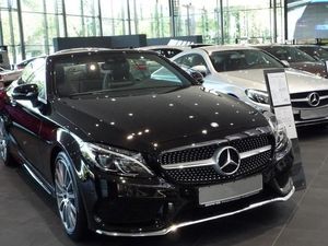 Angka Penjualan Mercedes Benz Turun Tajam dalam 2 Bulan Ini