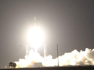 Peluncuran Satelit Merah Putih Sukses, Kado untuk Indonesia Peluncuran Satelit Merah Putih Sukses, Kado untuk Indonesia