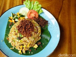 Sedap! Nasi Goreng Cakalang dengan 3 Jenis Sate