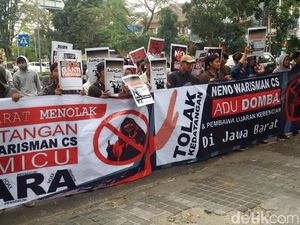 Tolak Deklarasi #2019gantipresiden, Massa Gelar Aksi di Pusdai