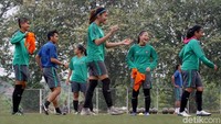 Timnas sepakbola putri digodok selama lima bulan terakhir di Pusat Studi Sepakbola Nusantara, Sawangan, Depok, Jawa Barat.