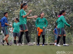 Timnas sepakbola putri digodok selama lima bulan terakhir di Pusat Studi Sepakbola Nusantara, Sawangan, Depok, Jawa Barat.