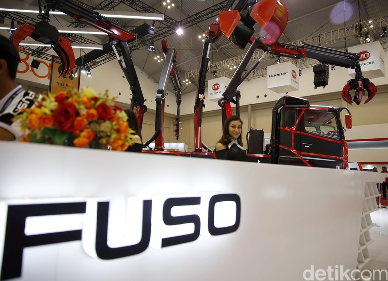 Mitsubishi Fuso Sumbang Truk Untuk Aksi Cepat Tanggap