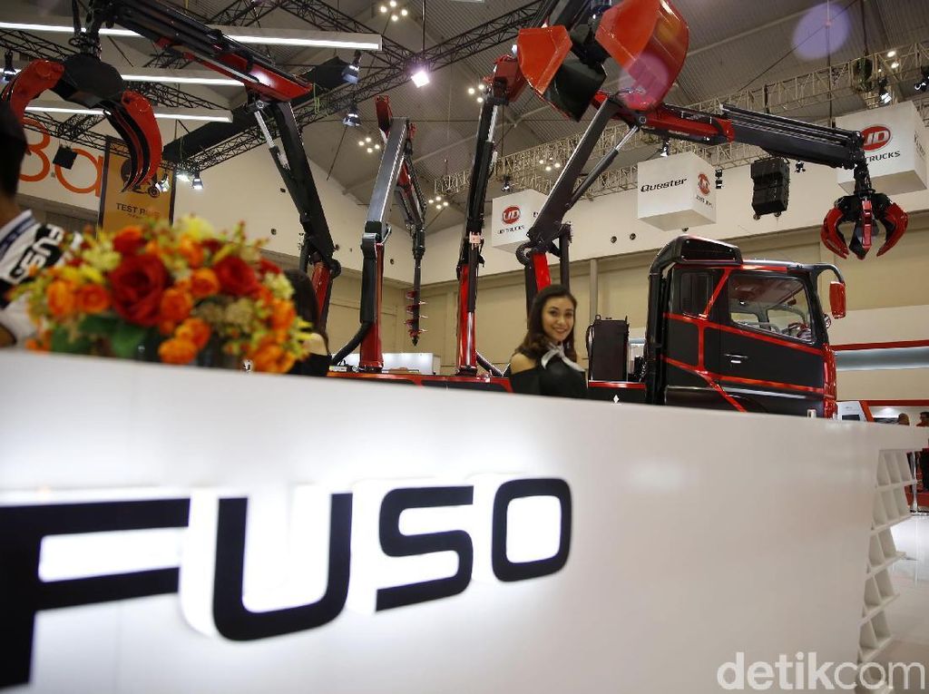 Mitsubishi Fuso Sumbang Truk Untuk Aksi Cepat Tanggap