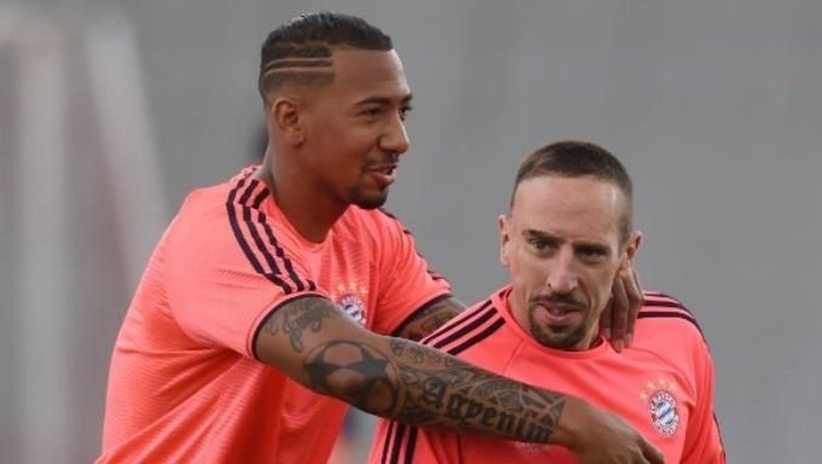 Jerome Boateng dan Franck Ribery. (Foto: Christof Stache/AFP Photo)