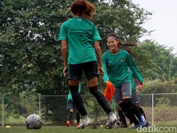 Timnas sepakbola putri tergabung dalam Grup A bersama Korea Selatan, Taiwan, dan Maladewa. 