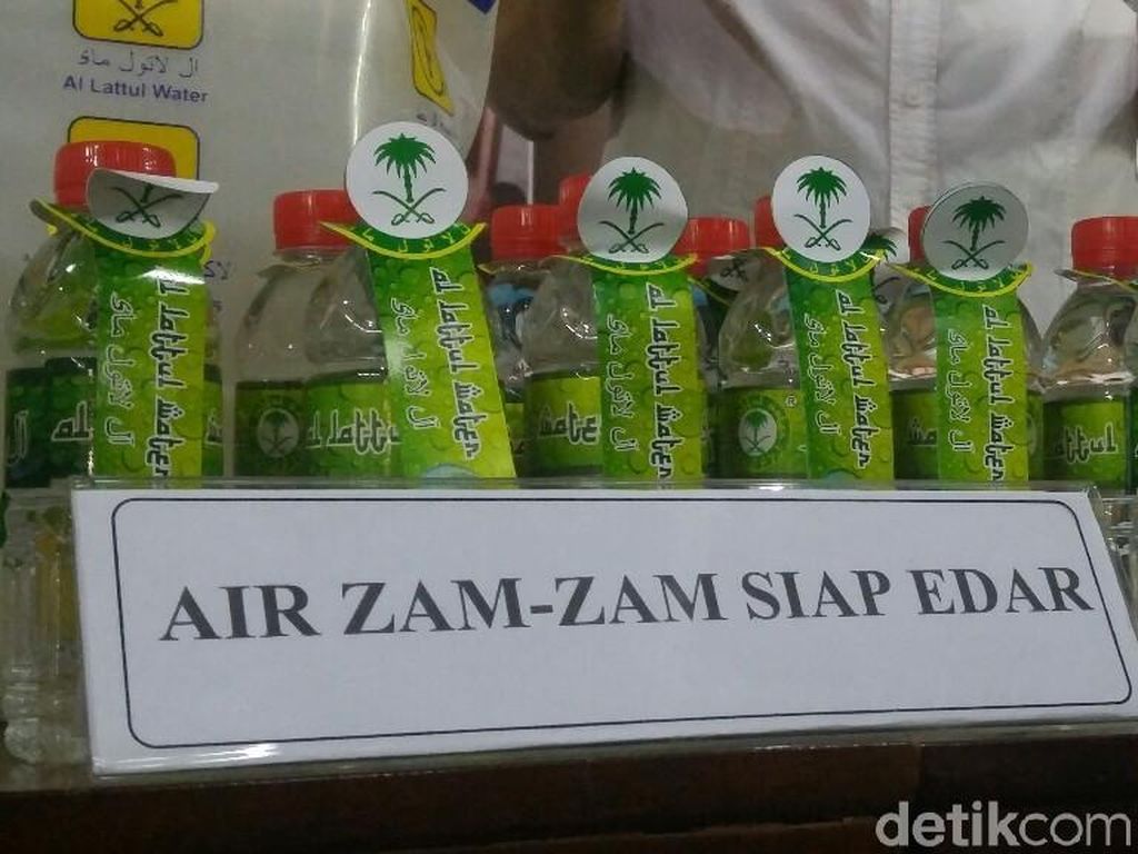 Heboh di Jateng, Air Zamzam Palsu Nihil di Pasar Baru Bandung
