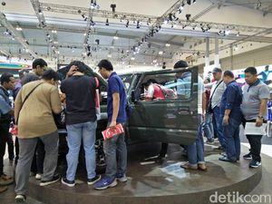 Jimny Sukses Buat Jokowi Nostalgia Sampai Bikin AHY Kepincut
