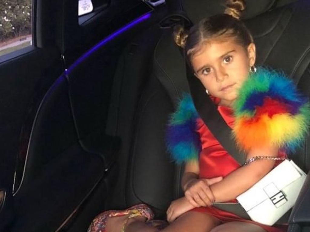 Fancy! Baru 6 Tahun, Putri Kourtney Kardashian Bawa Tas Seharga Motor