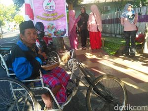 Tiap Jumat, Warung ini Beri Sarapan Gratis untuk Kaum Duafa Tiap Jumat, Warung ini Beri Sarapan Gratis untuk Kaum Duafa