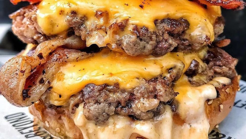 Mantap! 10 Cheeseburger dengan Lelehan Keju Mulur Ini Bikin Ngiler