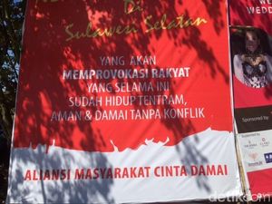 Baliho Tolak Neno Warisman Muncul di Makassar Baliho Tolak Neno Warisman Muncul di Makassar