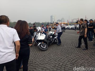 Foto: Saat Moge Dishub yang Dikendarai Anies Jatuh