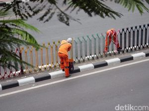 Warna-warni Pagar Pembatas di Jalan Dr Sutomo Jakarta