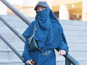 Uniknya Gaya Hijab Cadar Adik Taqi Malik Saat Traveling Uniknya Gaya Hijab Cadar Adik Taqi Malik Saat Traveling