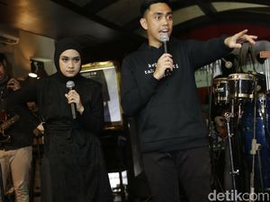 Dengarkan Dia Jadi Alasan Ditto untuk Nempel Terus Ayudia Dengarkan Dia Jadi Alasan Ditto untuk Nempel Terus Ayudia