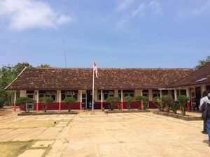 Ada Kebun Matahari, Sekolah di Pulau Parang Kini Bisa Pakai Proyektor