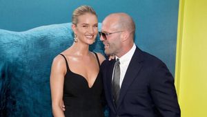 Jason Statham dan Rosie Huntington-Whiteley Mesra Banget di Red Carpet
