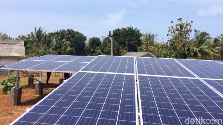 Seluruh Sekolah di DKI Bakal Dipasangi Panel Surya
