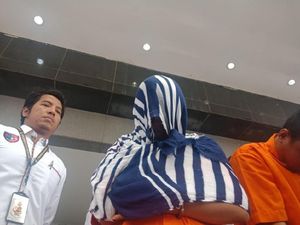Dirilis Polisi, Tersangka Prostitusi di Kalibata City Menangis Dirilis Polisi, Tersangka Prostitusi di Kalibata City Menangis