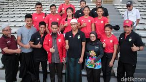 Ketika Lalu M Zohri Berkopiah Putih
