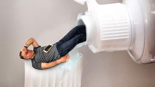 Kocak! Bos Ketiduran Jadi Bahan Photoshop Karyawannya