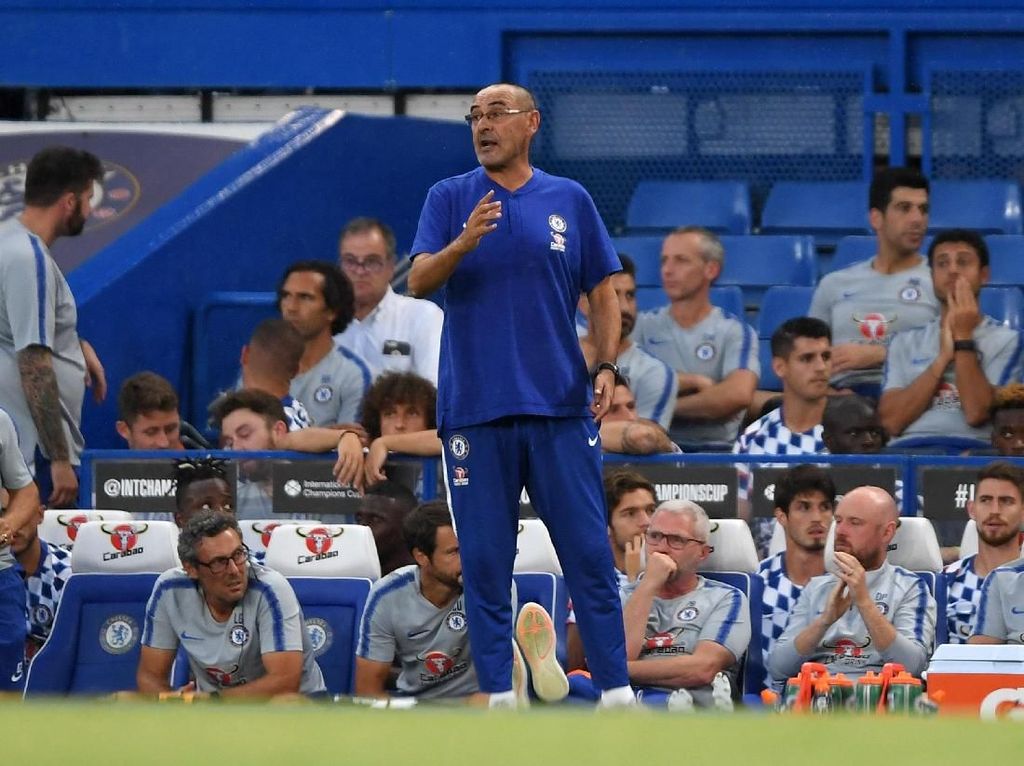 Sarri Terkesan Mourinho, tapi Lebih Klop dengan Klopp Sarri Terkesan Mourinho, tapi Lebih Klop dengan Klopp
