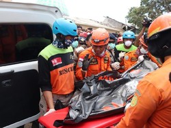 Jemaah Perempuan Ditemukan Tewas Tertimpa Masjid di Lombok Utara
