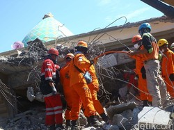 Video: Haru! Evakuasi Korban dari Reruntuhan Hotel Mercure