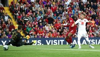 Cuma berselang tiga menit, Georginio Wijnaldum memperbesar keunggulan Liverpool menjadi 2-0 setelah memaksimalkan umpan Firmino. Foto: Jan Kruger/Getty Images