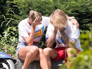 Hailey Baldwin Takut Selena Gomez Masih Punya Rasa ke Justin Hailey Baldwin Takut Selena Gomez Masih Punya Rasa ke Justin