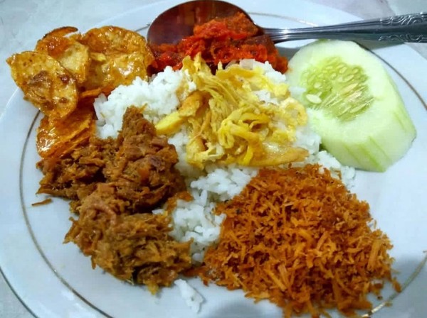 Sarapan Mantap Nasi Langgi Dengan Lauk Empal Hingga Telur Dadar