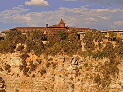 Memandang Hamparan Grand Canyon Sambil Makan Enak di Restoran El Tovar