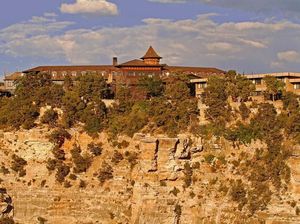 Memandang Hamparan Grand Canyon Sambil Makan Enak di Restoran El Tovar Memandang Hamparan Grand Canyon Sambil Makan Enak di Restoran El Tovar