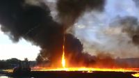 Langka! Tornado Api Muncul di Lokasi Kebakaran Pabrik di Inggris