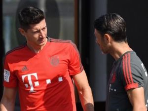 Robert Lewandowski Dipastikan Bertahan di Bayern Munich Robert Lewandowski Dipastikan Bertahan di Bayern Munich