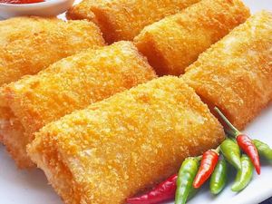 Siapa Mau Ngemil Risoles Aneka Isi yang Gurih Hangat Ini?