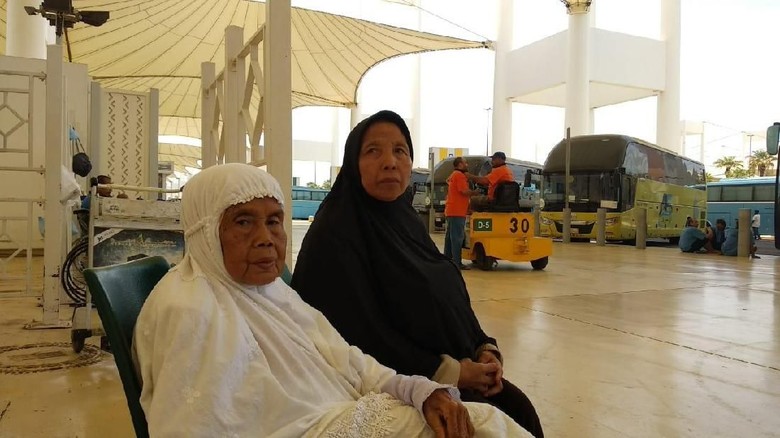 Ditinggal Rombongan, Jemaah Nonkuota Telantar di Bandara Jeddah