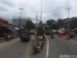 Panser Terguling di Jl Sudirman Ambon Sudah Dievakuasi