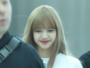 Lisa BLACKPINK Jadi Artis Korea Tercepat Capai 10 M Followers