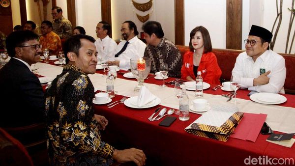 Senyum Koalisi Jokowi Teken Dokumen Capres-Cawapres