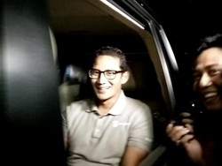 Sandiaga Sambangi Rumah Ical