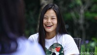 Manisnya harapan aku terjawab di sini, menjadi bagian Timnas sepakbola putri ke Asian Games 2018. Kesempatan kayak kini enggak datang dua kali, kalau kulit gosong kan bisa di-treatment. Aku itu orangnya careless banget, hampir enggak pernah facial hehehe, ujar dia.