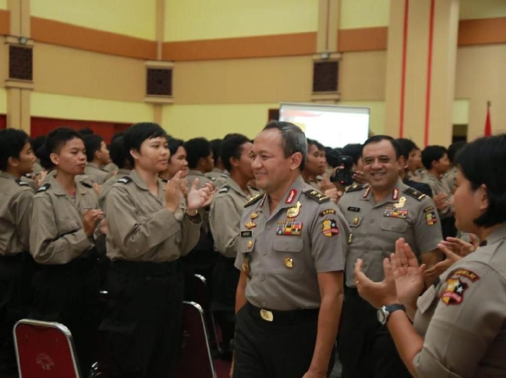 400 Calon Polwan Lolos Seleksi Rekruitmen Bintara 400 Calon Polwan Lolos Seleksi Rekruitmen Bintara