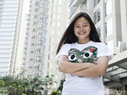 Kini, DD menjadi pemain penting di Timnas sepakbola putri ke Asian Games 2018.