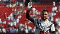 Keylor Navas boleh jadi tak mendapatkan perhatian dan kredit sebesar pemain-pemain Real Madrid lainnya. Tapi berkat penampilannya pula, Los Blancos bisa merengkuh tiga trofi Liga Champions secara beruntun. (Foto: Geoff Burke-USA TODAY Sports)