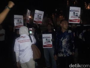 Jelang Deklarasi, Poster Prabowo-Novel Dibawa ke Kertanegara