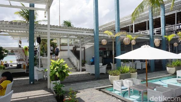 Foto: Tempat Nongkrong Asyik di Pinggir Pantai Kuta Bali