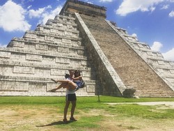 Juli tahun 2017 pasangan ini menghabiskan liburan bersama di Chichen-Itza, in Meksiko. (Instagram @kepaarrizabalaga)